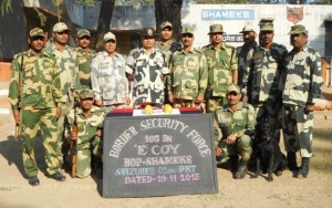 Sh R K Thapa, DIG BSF Ferozepur Sector alongwith seized 02 pkts of heroin   (1) (3)