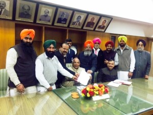 INDERJIT SINGH ZIRA PRESENTING MEMO TO GOVERNOR