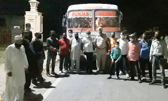 44 Kashmir Shawl vendors express gratitude to Govt for arranging special bus to Valley