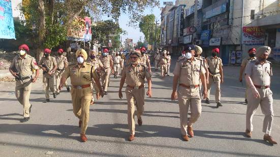 Police conducts flag march in Ferozepur