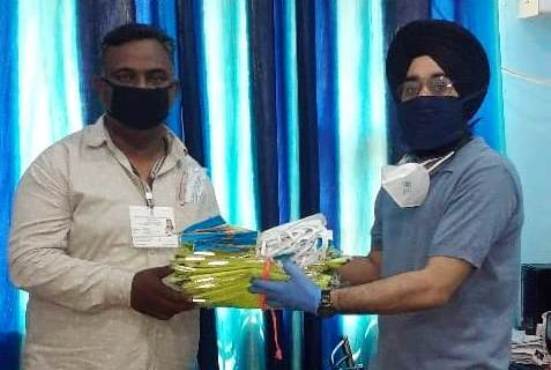 COVOID-19: Municipal Council distributes PPE Kits to Safai Karamcharis
