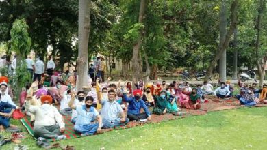 1,600 MGNREGA contractual employees state-level stage sit-in, urge government to address their issues