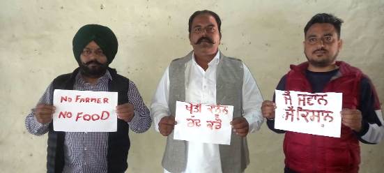 No end for protests : Border town 3 youths writes slogans in blood to support farmers