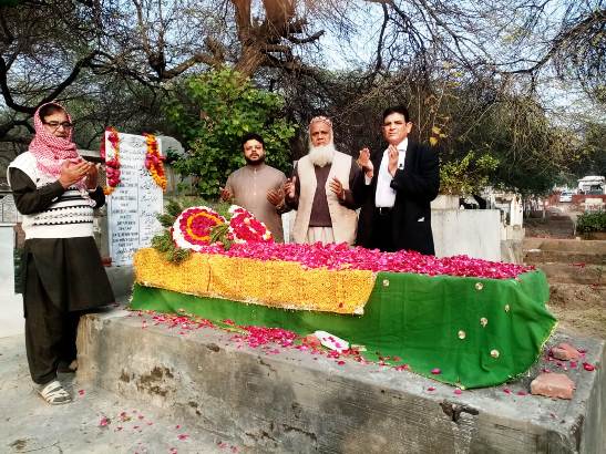 Pak based Foundation Chairman prays for welfare of Hind-Pak daughters by offering ‘chadar’ at Dulla Bhatti Mazar