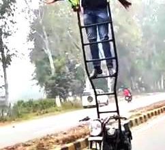 Mandeep Singh Stunt Biker supports farmers in his own style