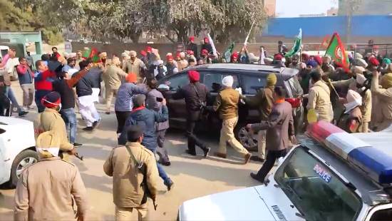 Punjab BJP chief’s car attacked by agitating farmers in Ferozepur