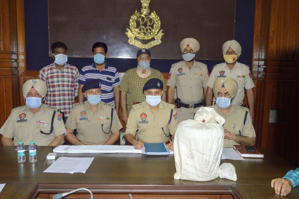 Narcotic Cell arrests two drug-peddlers with 7.114 kg heroin