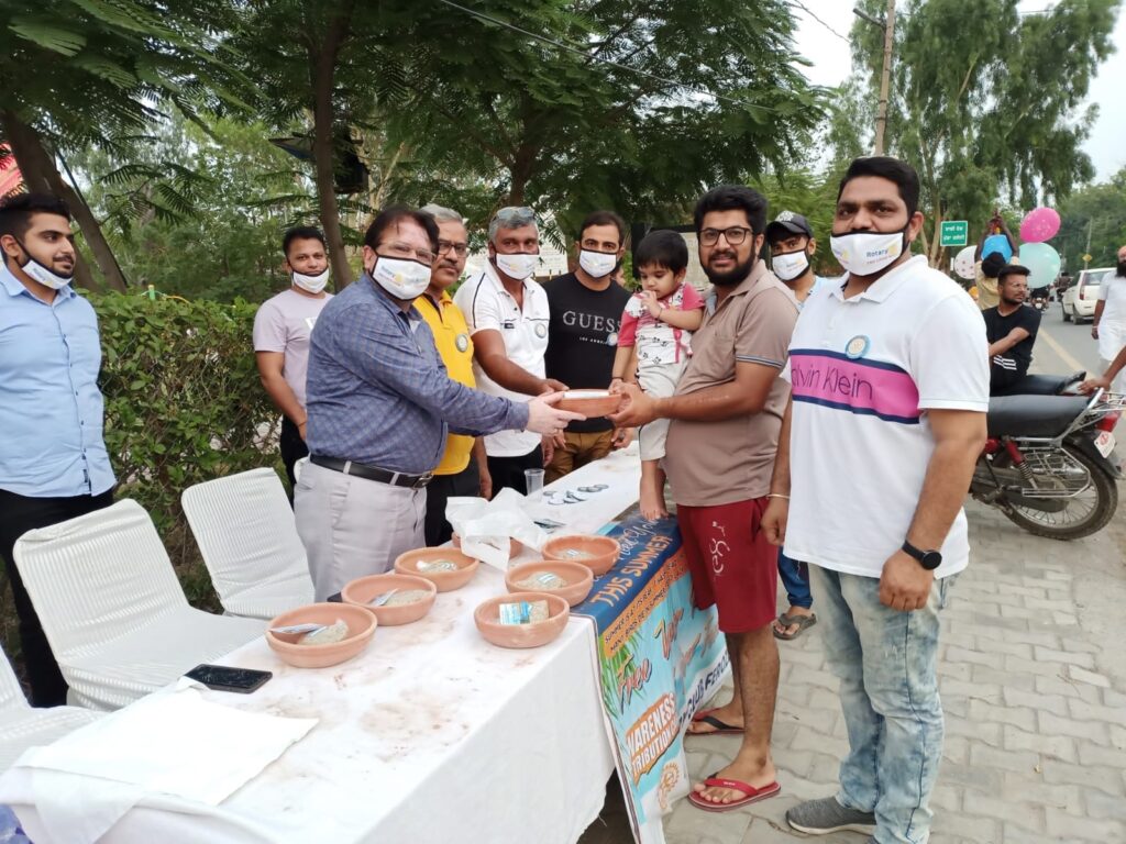 Water for Voiceless: Rotary Club Royal distributes free ‘Water Pots’ for birds