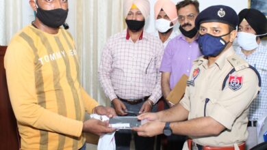 Ferozepur : 127 stolen mobile phones recovered, returned to owners