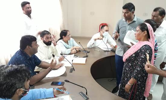 SC Commission Chairman visits Ferozepur listen to complaints of SC community