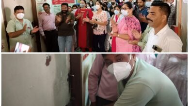 Ferozepur: Doctors hold protest by locking Civil Surgeon office over cuts in NPA