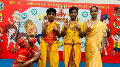 विद्यार्थियो ने सुनाई संगीतमय रामायण की चौपाईया, दशहरे की दी बधाई
