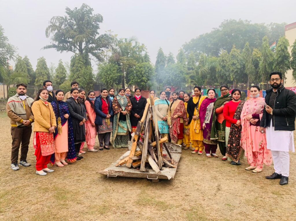 शांति विद्या मंदिर में जोश से बनाया गया लोहड़ी का त्यौहार