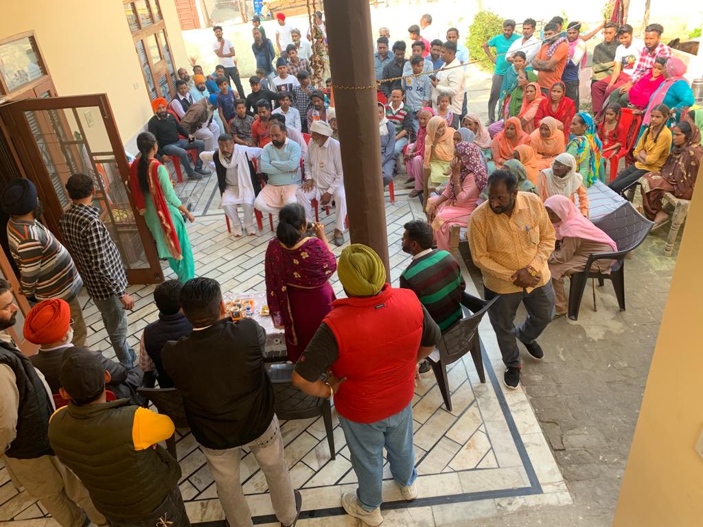 ਏਕੇ ਦਾ ਪ੍ਰਗਟਾਵਾ ਦਿੰਦਿਆਂ ਲੋਕ ਆਸ਼ੂ ਬੰਗੜ ਦੇ ਹੱਕ ਵਿਚ ਲਾਉਣ ਲੱਗੇ ਨਾਅਰੇ