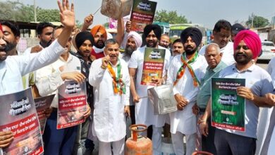 Congress steps up protest over fuel price hike in Ferozepur
