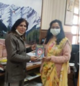 DC Solan releases book of Ferozepur born author Anju Anand's titled  ‘Nazarbandh Lamhe’