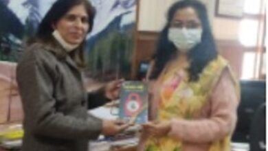 DC Solan releases book of Ferozepur born author Anju Anand's titled  ‘Nazarbandh Lamhe’