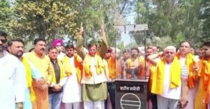 Haryana BJP State President Dhankar pays tributes to martyrs at  Hussainwala, collects soil of sacred land