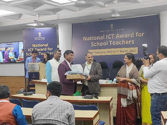 Vijay Gupta, Govt School teacher conferred with National ICT Award