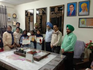 DEO facilitates winners of Govt. School students in Spell Bee Competition