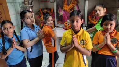 विवेकानंद वर्ल्ड स्कूल के छात्रों ने नवरात्रि आगमन के शुभ अवसर पर किया शीतला माता मंदिर का दौरा 