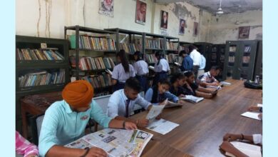 विवेकानंद वर्ल्ड स्कूल के विद्यार्थियों ने जिला पुस्तकालय का किया भ्रमण