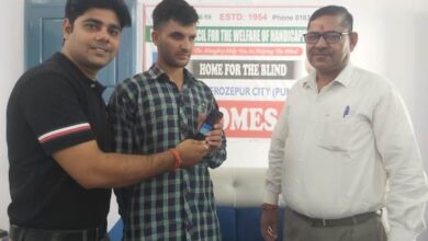 Ferozepur : Vipul Narang, social activist, recharged mobile of visually impaired inmates of Blind Home