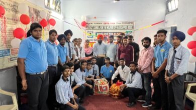 शांति विद्या मंदिर के छात्रों ने दिवाली के उपलक्ष्य में अंध विद्यालय एवं कुष्ठ आश्रम में दिवाली मनाते हुए  शुभकामनाएं दी