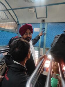 यात्रियों को चेन पुलिंग के सम्बन्ध में जागरूक करने हेतु, रेलवे 28 नवम्बर से एक सप्ताह के लिए चेन पुलिंग ड्राइव चलाया जा रहा