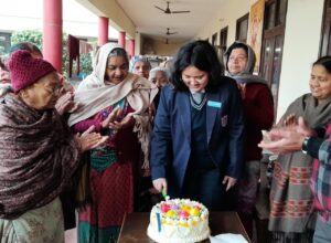 वृद्ध आश्रम में बुजुर्गो के साथ मनाया जैनिसा गुप्ता ने जन्मदिवस