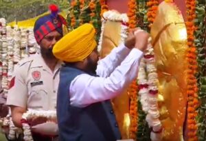 CM Mann pays floral tributes to Bhagat Singh, Rajguru and Sukhdev on Shaheed Diwas at Martyrs' Memorial at Hussainiwala