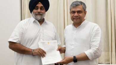 Sukhbir S Badal meets Railways minister, gets assurances for construction of under bridges and a new platform for freight specials in Ferozepur constituency