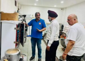 फिरोजपुर फाऊंडेशन की रसोई में पहुंचे एसएसपी विजिलेंस गुरमीत सिंह, समाजसेवा के कार्यो को देखकर सराहा