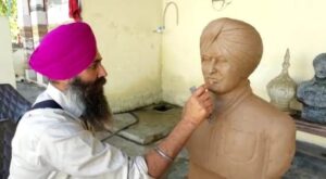 Gursewak Singh of Ferozepur making Sidhu Moosewala’s sculptor not for sale but to keep in his Art Gallery