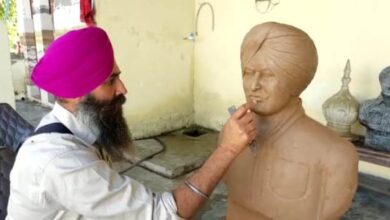 Gursewak Singh of Ferozepur making Sidhu Moosewala’s sculptor not for sale but to keep in his Art Gallery