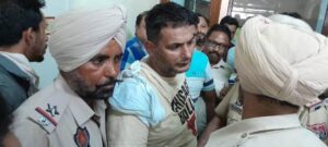 Two masked men loot cash, mobile at gunpoint in Ferozepur, one held