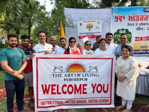 आर्ट ऑफ़ लिविंग ने आयुष विभाग के साथ उत्सव की तरह मनाया नौवाँ योग दिवस