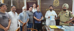 Swarankar Sangh Sarafa Welfare Society, Ferozepur submits memorandum to police