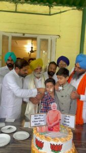 प्रधानमंत्री मोदी का जन्मदिन राणा गुरमीत सिंह की कोठी में अत्यंत ही हर्षो उल्लास के  साथ मनाया गया
