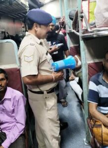 रेलवे सुरक्षा बल फिरोजपुर मण्डल द्वारामिशन यात्री सुरक्षा व ऑपरेशन जन जागरण के तहत अभियान चलाकर यात्रियों को जहरखुरानी के प्रति जागरूक किया