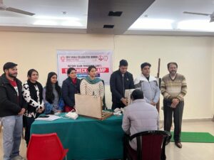 रोटरी कल्ब फिरोजपुर कैंट ने देव समाज कॉलेज फॉर वूमेन फिरोजपुर मे लगाया नेत्र जांच शिविर का आयोज