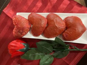 To express love on Valentine's Day, red colours ‘pooris’ of a heart shape with redbud were served for breakfast