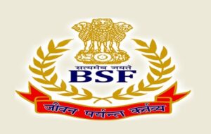 BSF जवानों ने सीमावर्ती गांव चक वाला भंगे के खेतों में गेंहू की फ़सल में अचानक लगी आग से बचाया