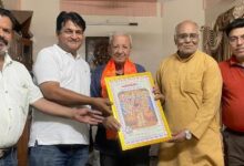 Shri Brahman Sabha honours  S P Khera Sr. Citizen visiting his home