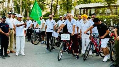 हाहाहा बी हैप्पी ग्रुप और पैडलर्स क्लब, फिरोजपुर ने विवेकानंद वर्ल्ड स्कूल के सहयोग से सोमवार को विश्व साइकिल दिवस बड़े उत्साह के साथ मनाया