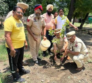 ਰੇਲਵੇ ਵਿਭਾਗ ਨੇ ਰੁੱਖ ਲਗਾਉਣ ਦੀ ਮੁਹਿੰਮ ਤਹਿਤ ਲਗਾਏ ਬੂਟੇ