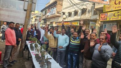 श्रद्धालूओ ने सामूहिक रूप से किया तुलसी पूजन, 50 पौधे भी वितरित किए