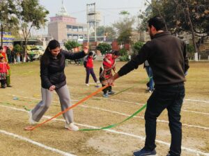 एक्टिव फैमिली हैप्यर टूगेदर का संदेश देते द फैमिली स्पोर्टस फैस्ट का आयोजन