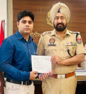 ਐਸਐਸਪੀ ਨੇ 'ਯੈੱਸ ਮੈਨ' ਵਿਪੁਲ ਨਾਰੰਗ ਨੂੰ ਦੁਰਲੱਭ ਏ-ਨੈਗੇਟਿਵ ਖੂਨ ਦੇ 51ਵੇਂ ਜੀਵਨ ਰੱਖਿਅਕ ਦਾਨ ਤੋਂ ਬਾਅਦ ਸਨਮਾਨਿਤ ਕੀਤਾ