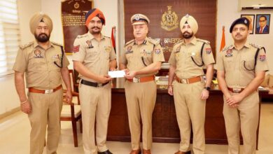 ਡੀ ਆਈ ਜੀ ਫਿਰੋਜ਼ਪੁਰ ਰੇਂਜ ਵਲੋਂ ਹੌਲਦਾਰ ਸੁੱਖਜੰਟ ਸਿੰਘ ਭੁੱਲਰ ਸਨਮਾਨਤ 
